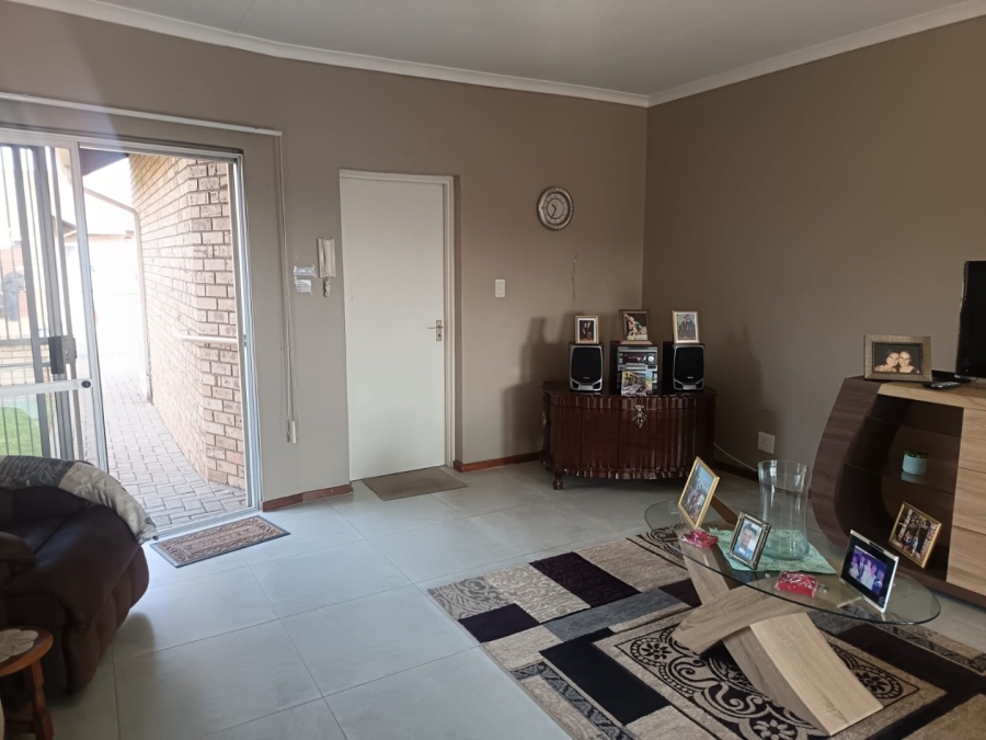 2 Bedroom Property for Sale in Minerva Gardens Northern Cape
